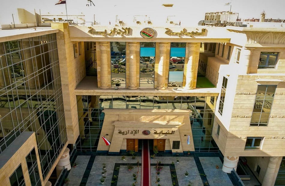 النيابة الإدارية تعاين موقع حريق بعقار بطريق أسيوط بسوهاج
