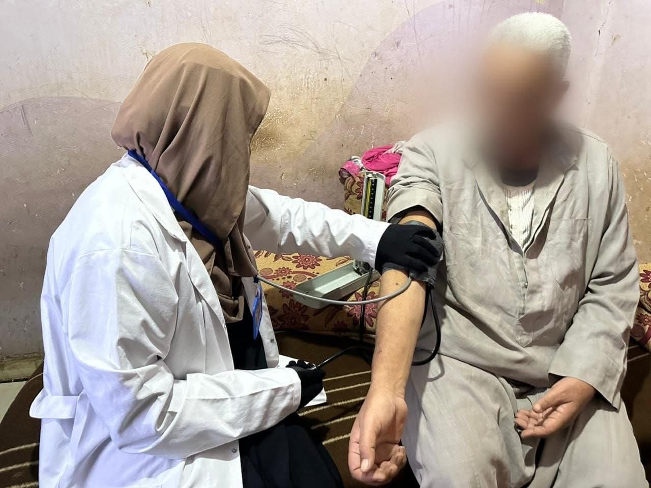 قافلة طبية تعالج 1250 مواطنًا بدمياط ضمن مبادرة "حياة كريمة"